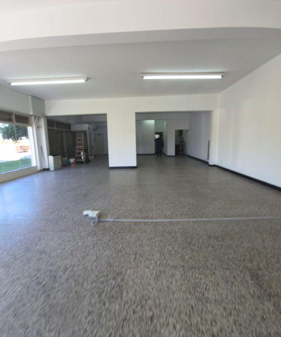 Foto de Local de 198 m² en alquiler en Área Centro Este, imagen 4