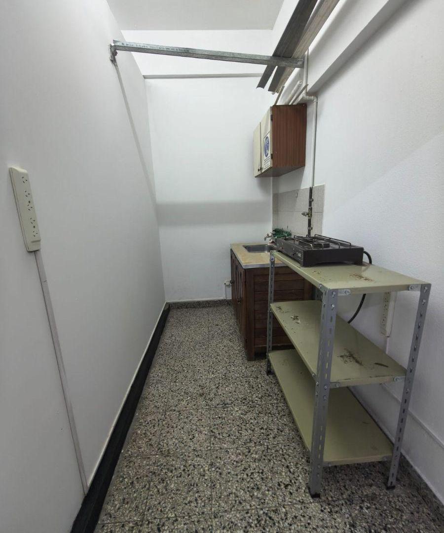Foto de Local de 198 m² en alquiler en Área Centro Este, imagen 2