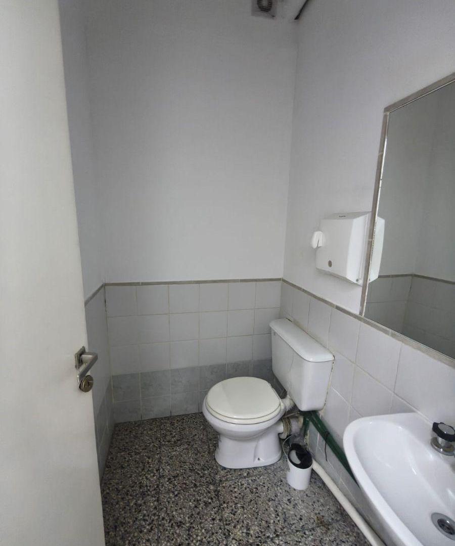 Foto de Local de 198 m² en alquiler en Área Centro Este, imagen 3