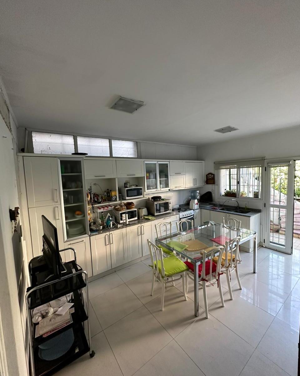 Ivanna Blanc Vende Excelente Casa en Barrio Bombal 2