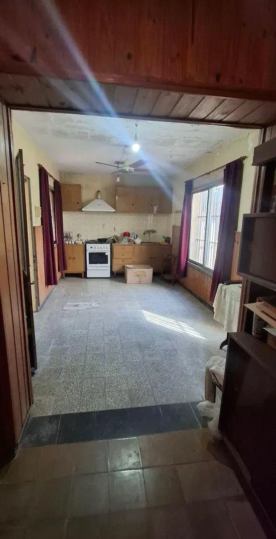 OPORTUNIDAD CHALET * NUEVO VALOR * - AMPLIO JARDIN - ZONA SUR - BARRIO GRAL LAS HERAS 8