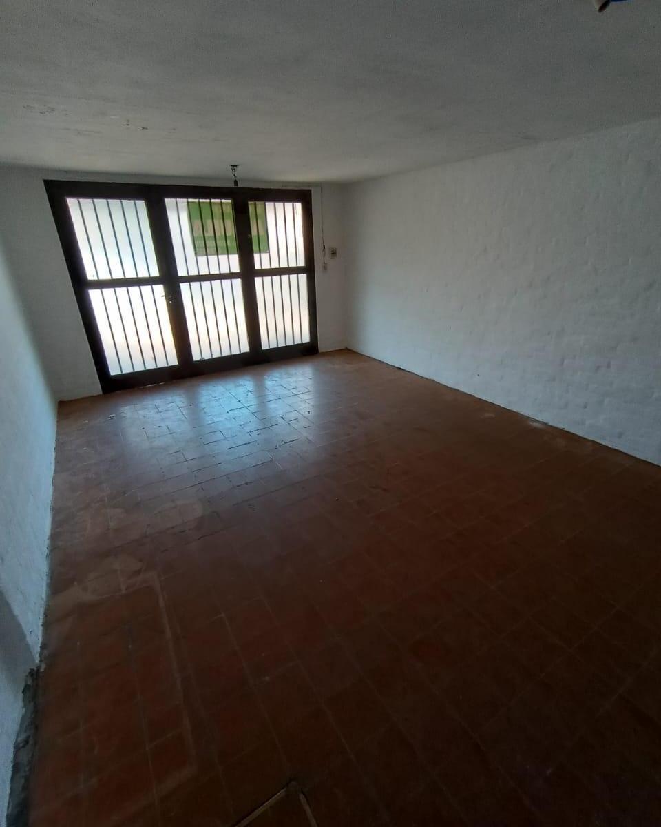 Venta Complejo 3 Deptos Bº Ctro America Sobre Av 3