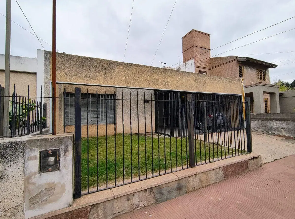 ALQUILER DUPLEX 2 DORM Y COCHERA Bº AYACUCHO. 2