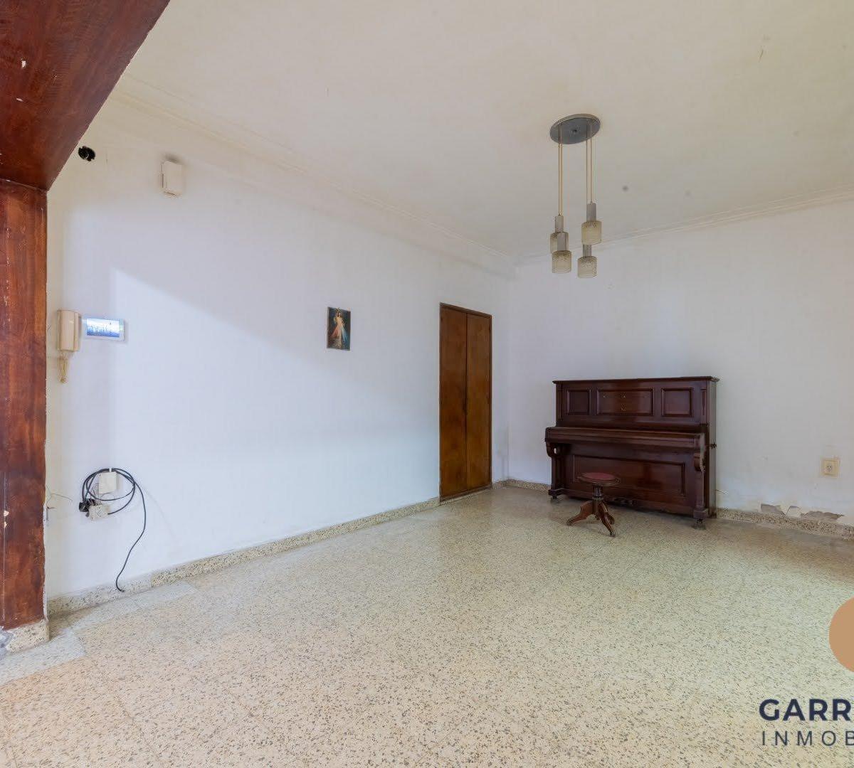CASA DE 3 DORMITORIOS EN BARRIO CONSTITUYENTES