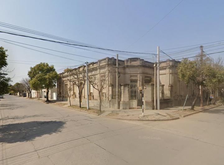 EN VENTA EN SUNCHALES - GRAN CASA / LOCAL COMERCIAL / GERIATRICO 1