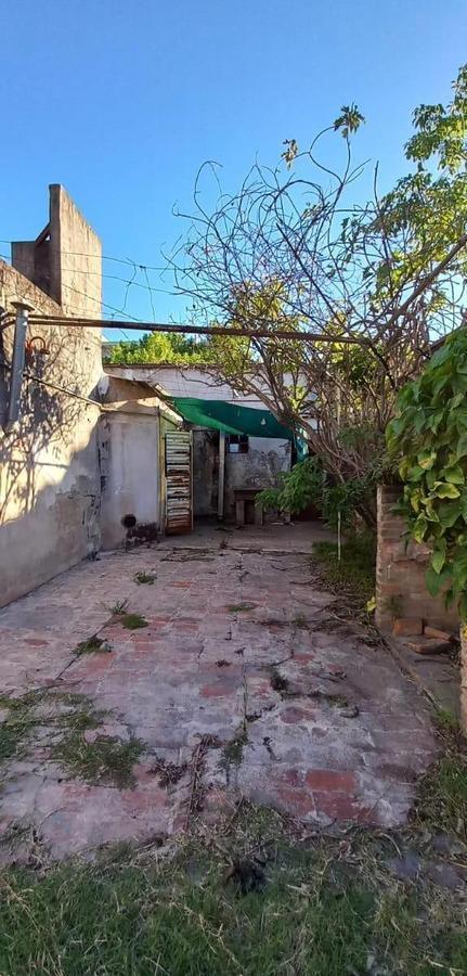 CASA céntrica en Esperanza a refaccionar
