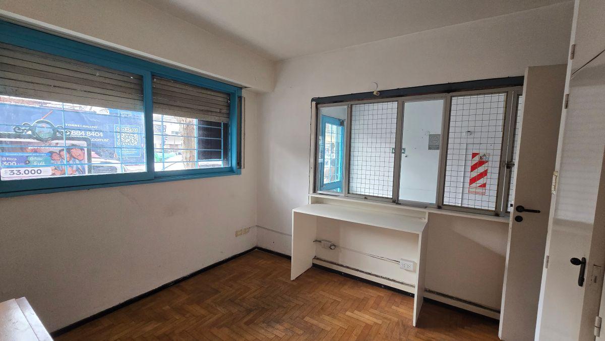 Foto de venta departamento con local a reciclar , Avenida Díaz Vélez Caballito, imagen 3