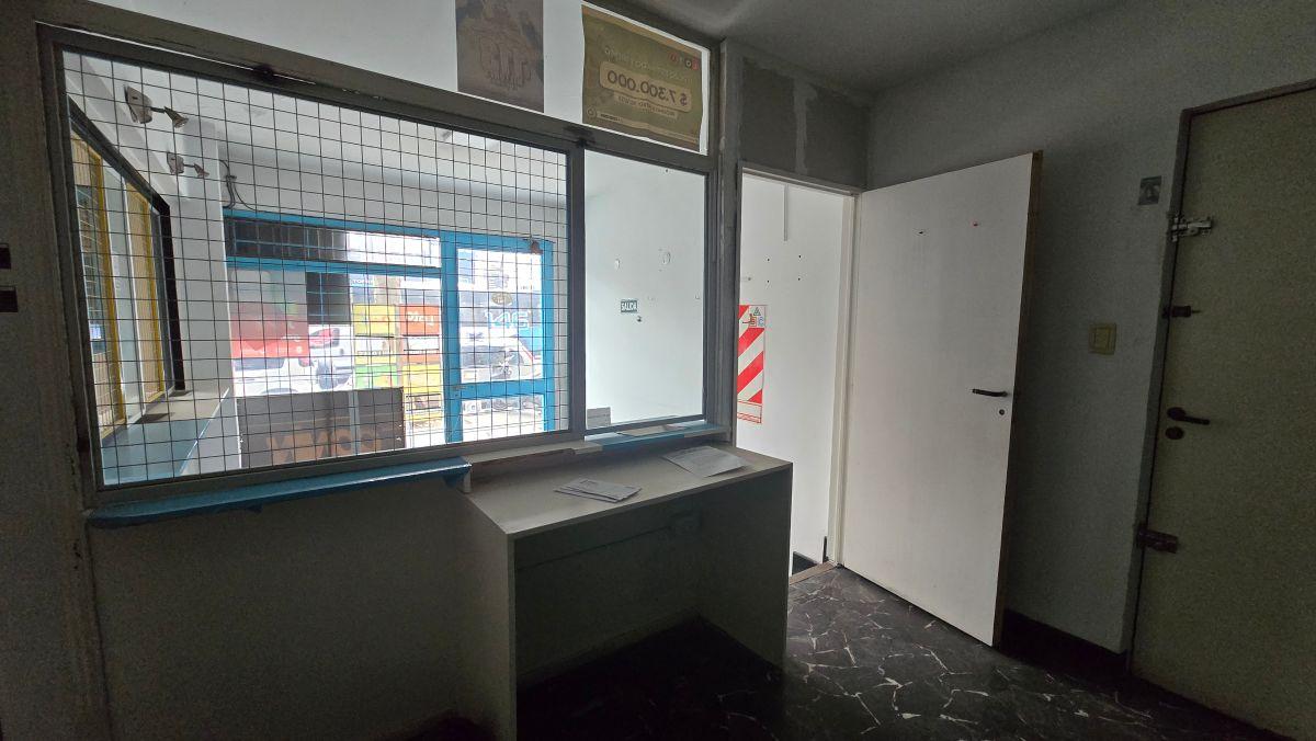 Foto de venta departamento con local a reciclar , Avenida Díaz Vélez Caballito, imagen 2