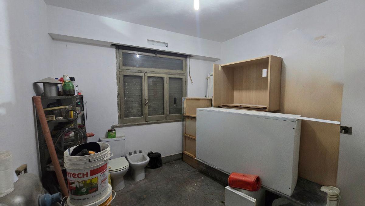 Foto de venta ph 3 ambientes al frente con patio y terraza a refaccionar, imagen 5