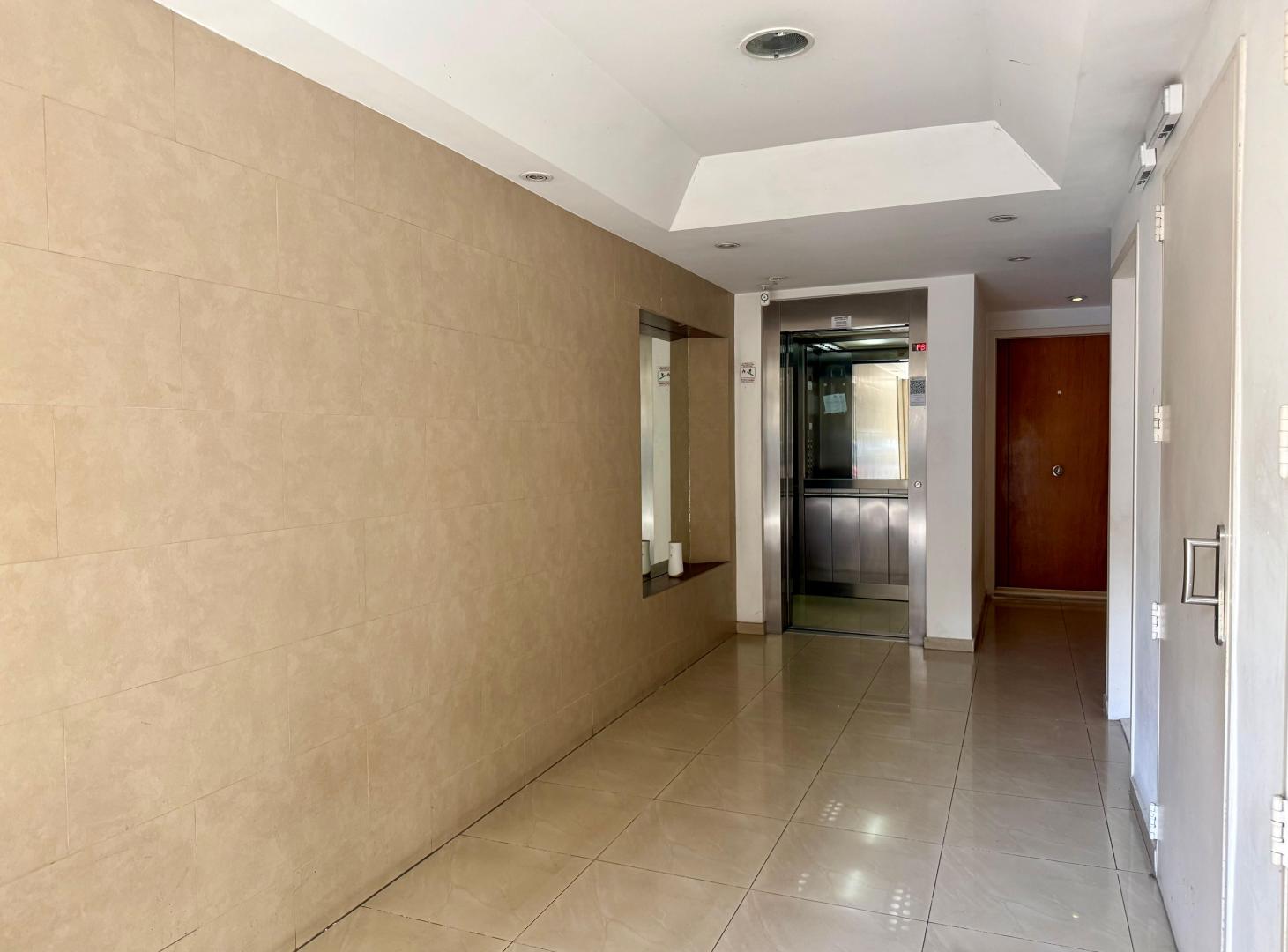 Foto de venta semipiso 2 ambientes con balcón al frente, 5to piso. VILLA DEL, imagen 1
