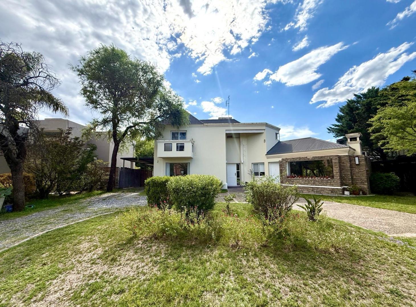 CASA EN VENTA EN VALLE ESCONDIDO  LOS ARBOLES - 3 DORMITORIOS -ESCRITORIO