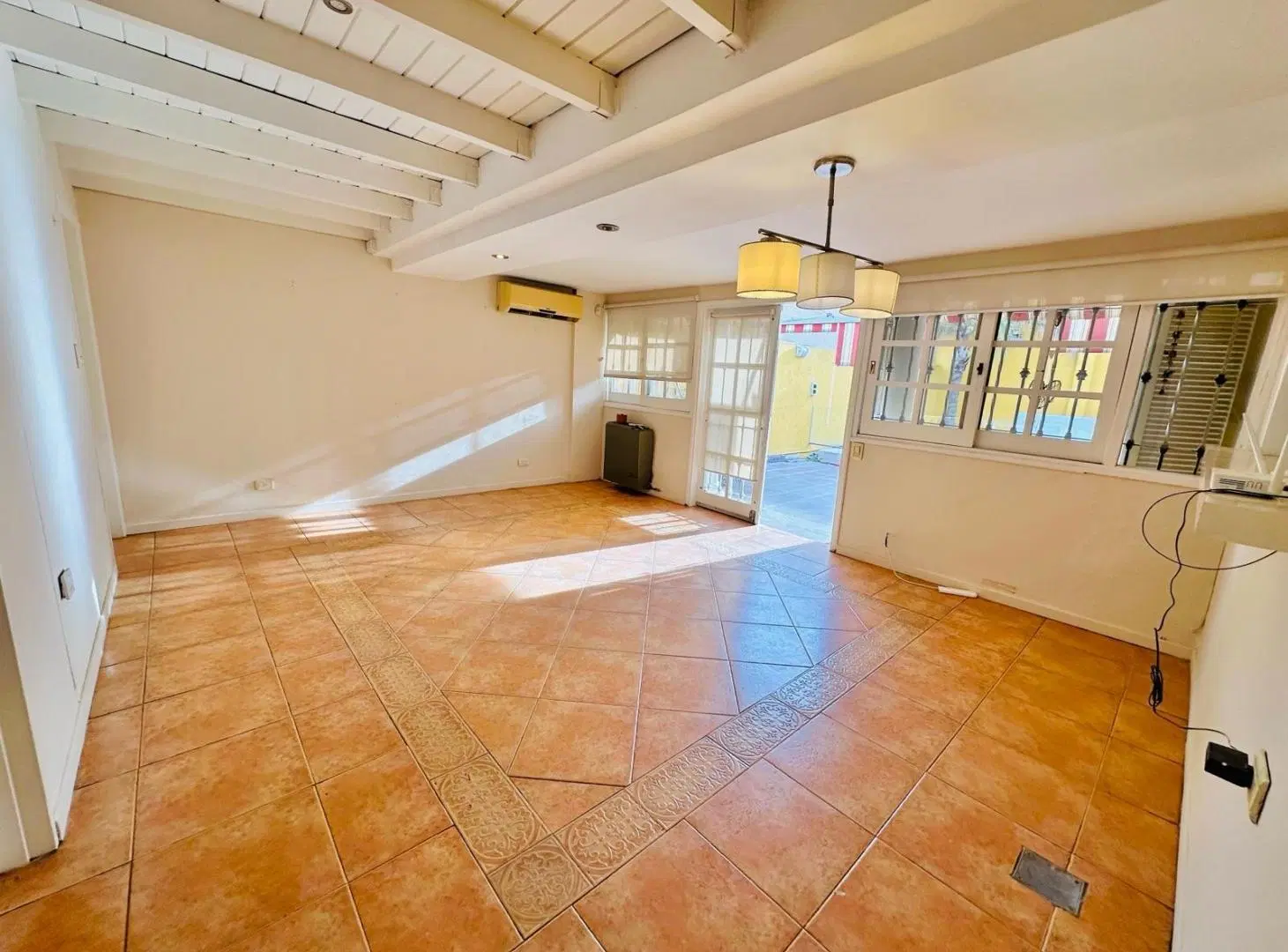Casa a la venta en URCA! 3 Dor, Pileta, cochera, EXCELENTE estado! Escritura! 4