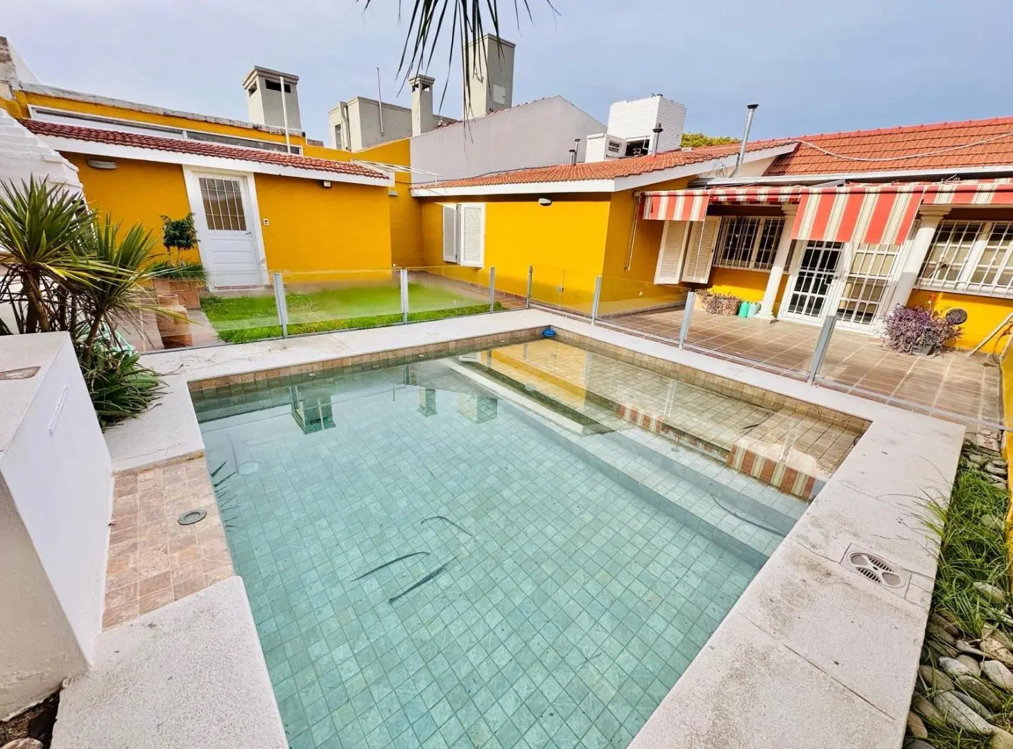 Casa a la venta en URCA! 3 Dor, Pileta, cochera, EXCELENTE estado! Escritura! 3