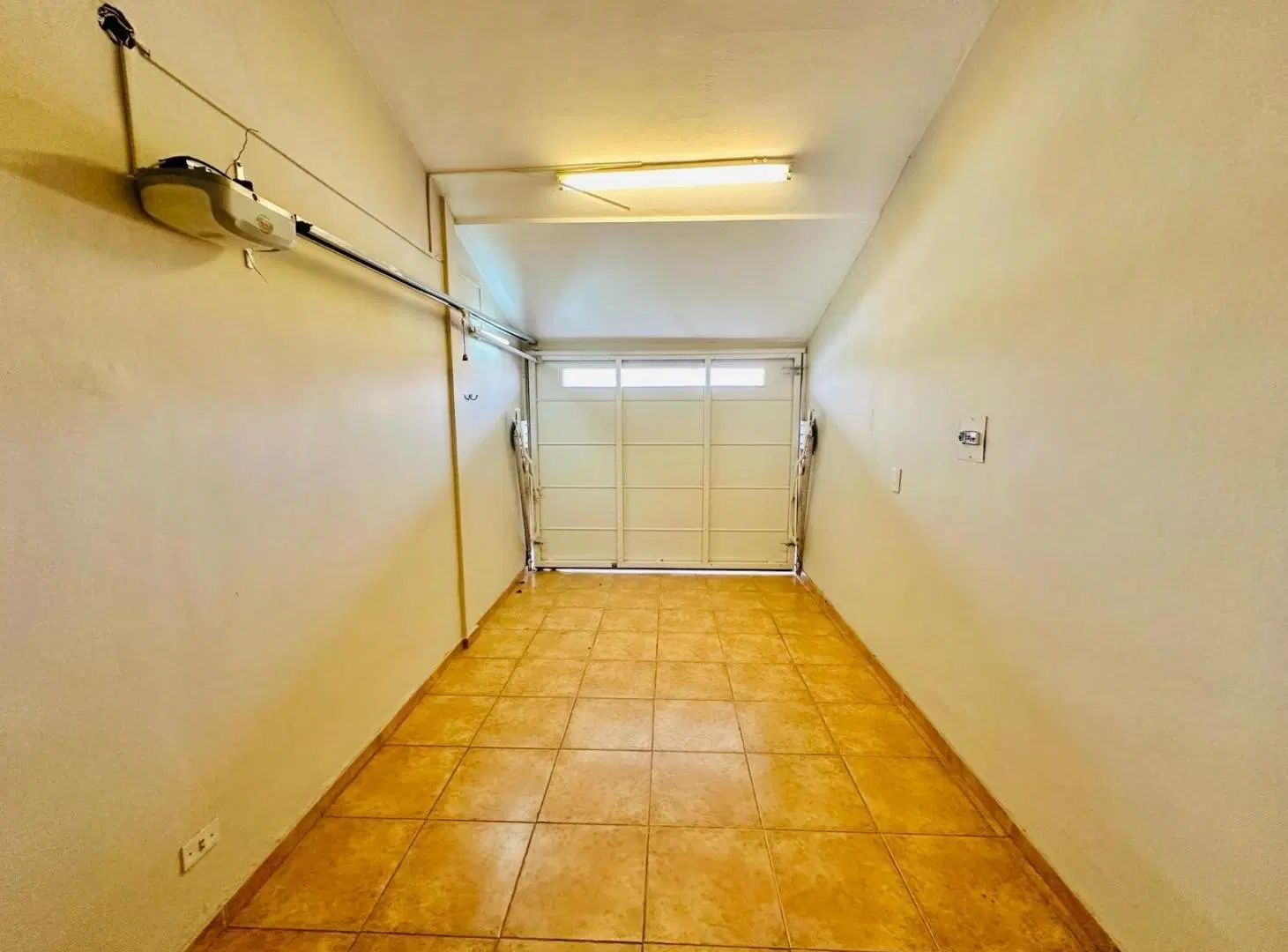 Casa a la venta en URCA! 3 Dor, Pileta, cochera, EXCELENTE estado! Escritura! 8