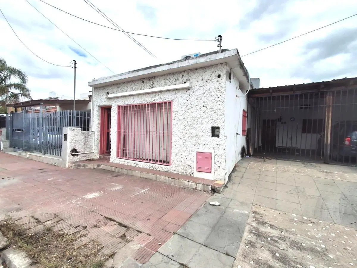 Local a la VENTA! Luis Agote 2900, frente vidriado, Gran oportunidad de inversión! 4