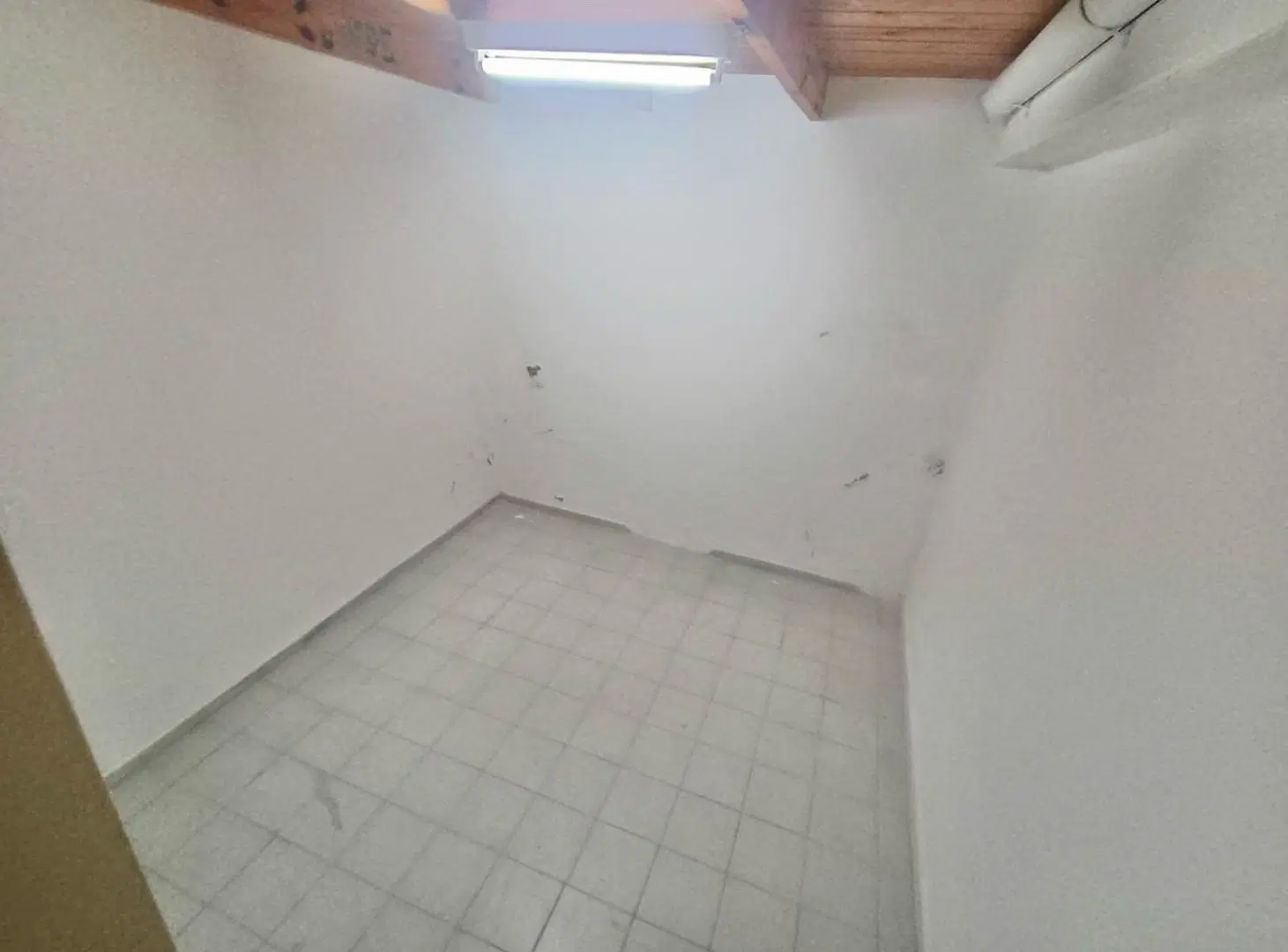 Gran oportunidad de inversión en ALBERDI! Propiedad para uso de oficinas, academias y más! 8