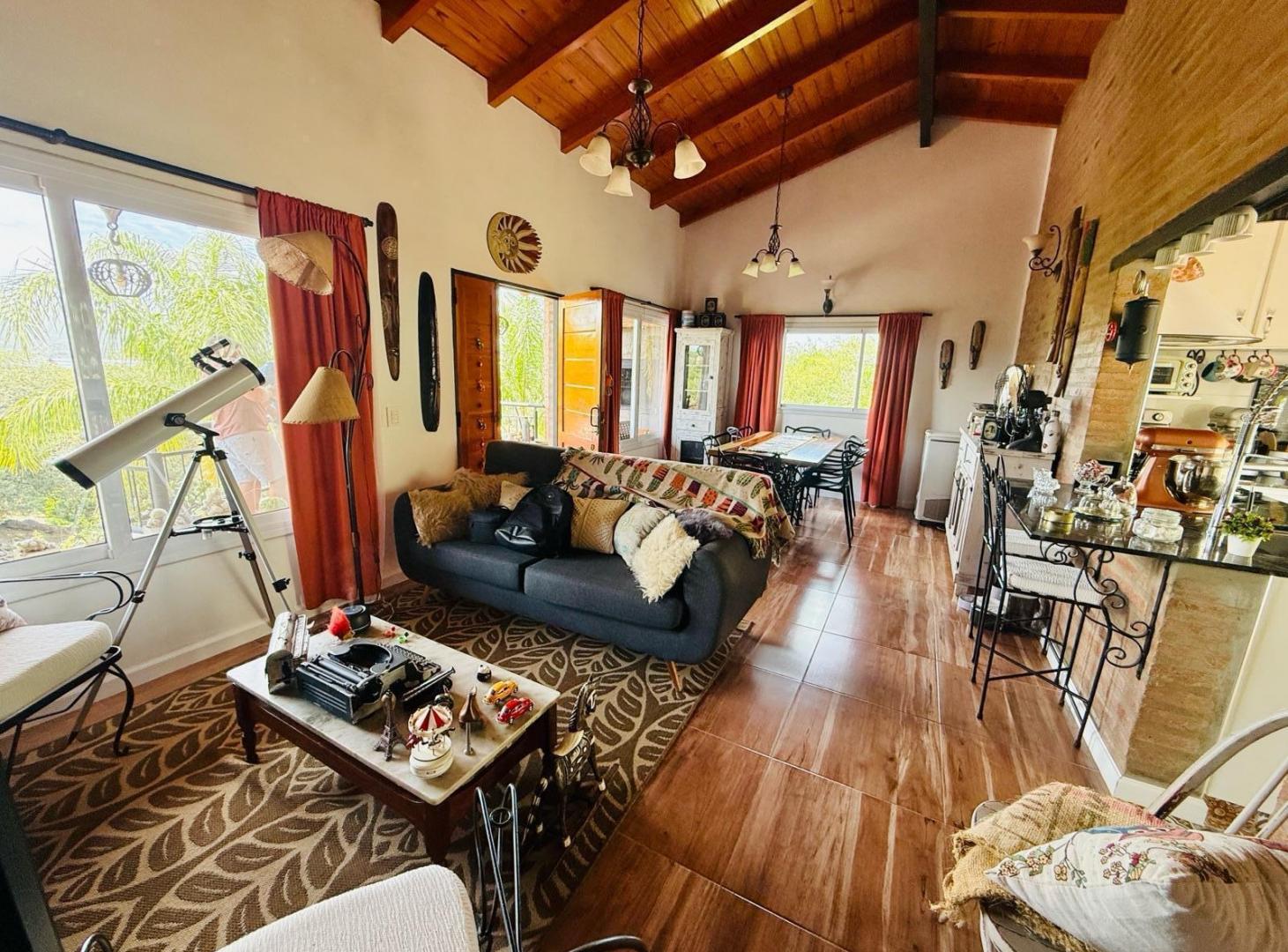 Foto de CASA EN VENTA VILLA CARLOS PAZ - 2 dormitorios - Pileta - gran terreno, imagen 1