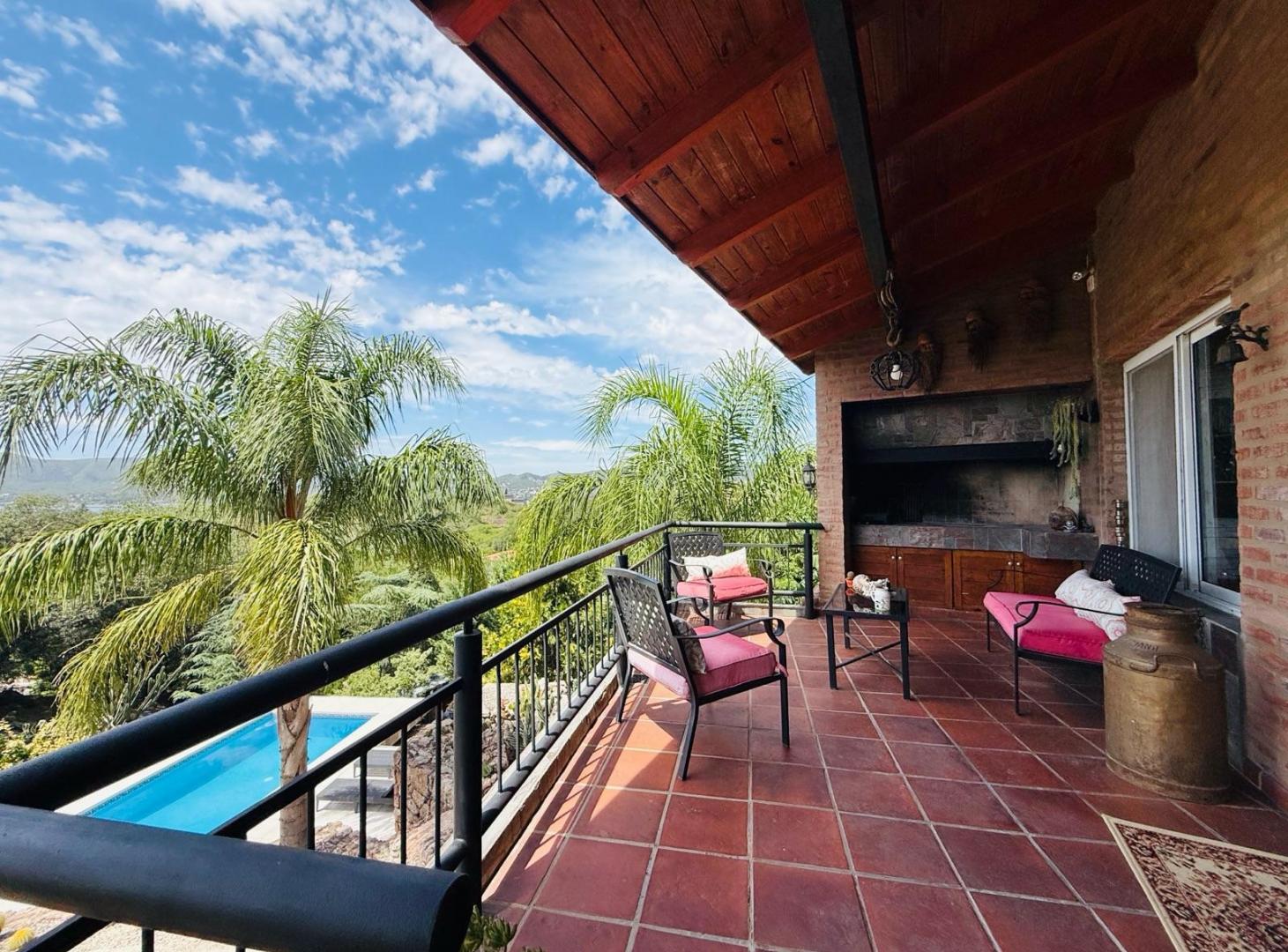 Foto de CASA EN VENTA VILLA CARLOS PAZ - 2 dormitorios - Pileta - gran terreno, imagen 5