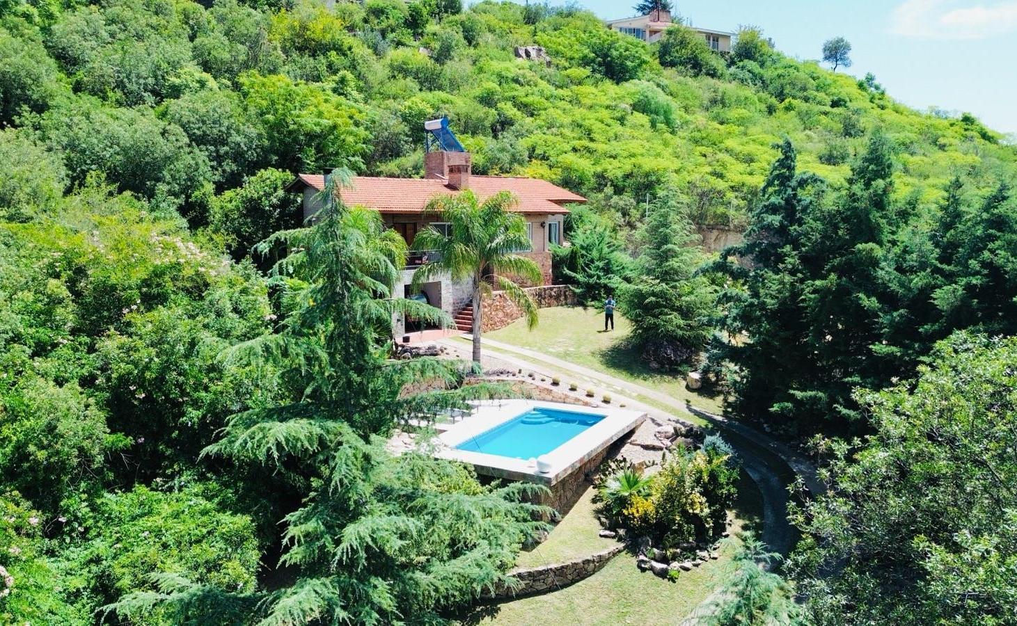 Foto de CASA EN VENTA VILLA CARLOS PAZ - 2 dormitorios - Pileta - gran terreno, imagen 3