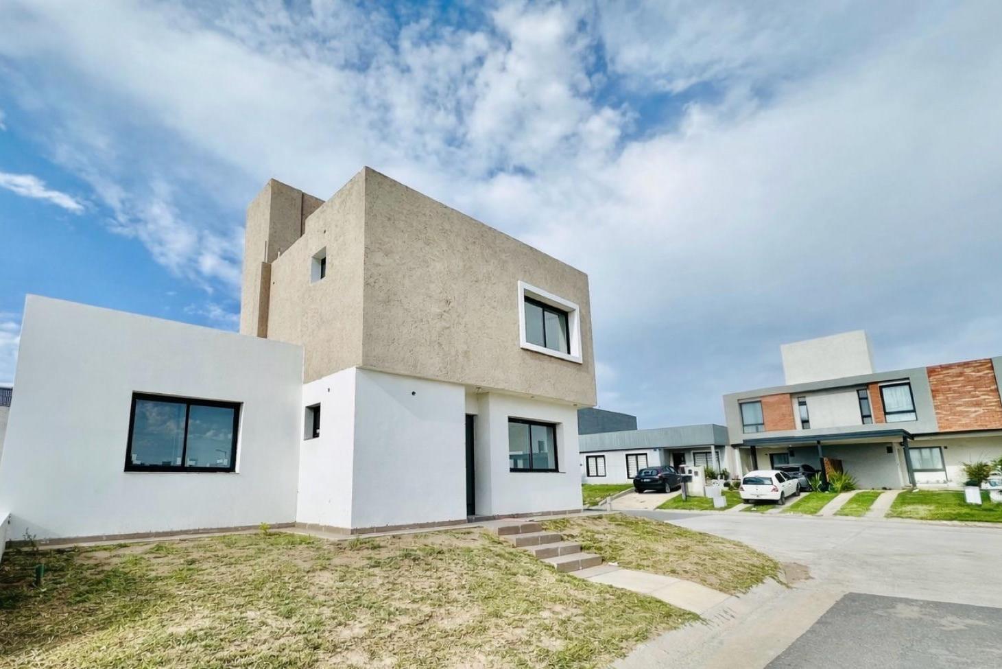 Foto de CASA EN VENTA EN DOCTA MALAGUEÑO - 3 dormitorios -Exc Calidad, imagen 2