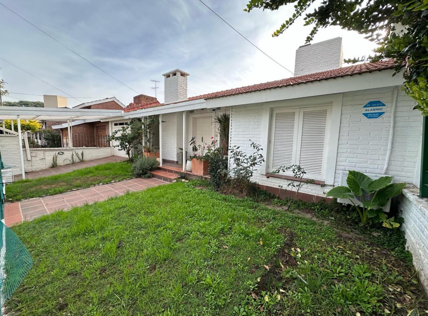 Foto de CASA EN VENTA EN URCA! - 3 Dormitorios - Pileta - Escritura, imagen 1