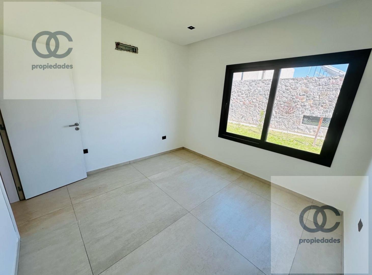 Foto de CASA A ESTRENAR EN ESTANCIA EL TERRÓN | FONDO AL GOLF | 400 M², imagen 3