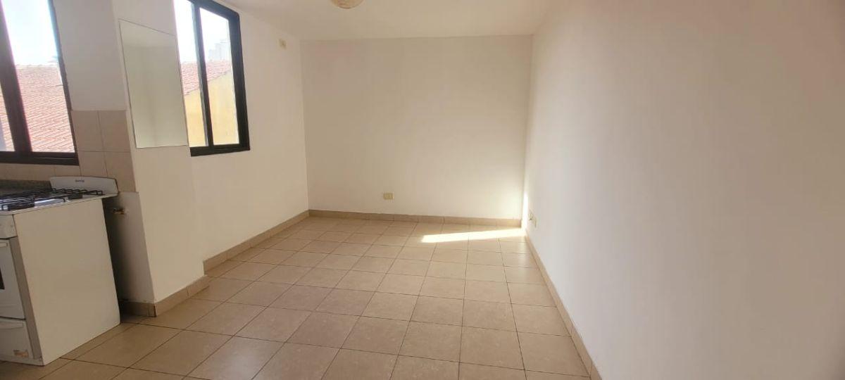 Foto de EXCELENTE 2 AMBIENTES EN PRECIOSO BARRIO., imagen 3
