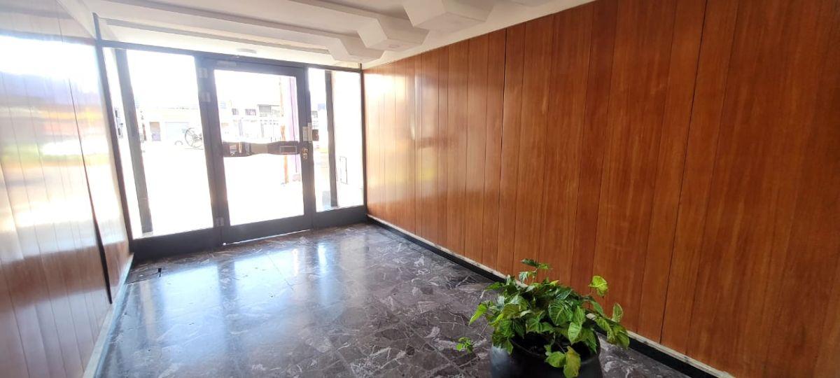 Foto de DEPARTAMENTO 2 AMBIENTES SUPER UBICACION, AMPLIO CON BALCON, imagen 3
