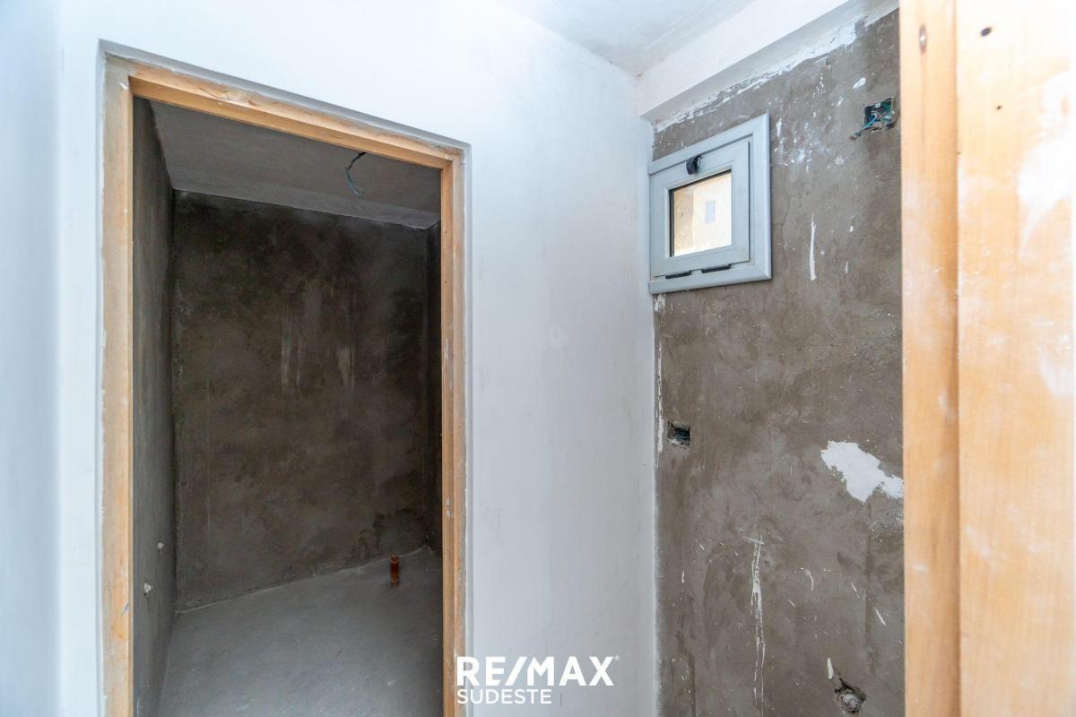Venta Piso 4 Ambientes C/ 2 Cocheras Sobre Av Alem 5