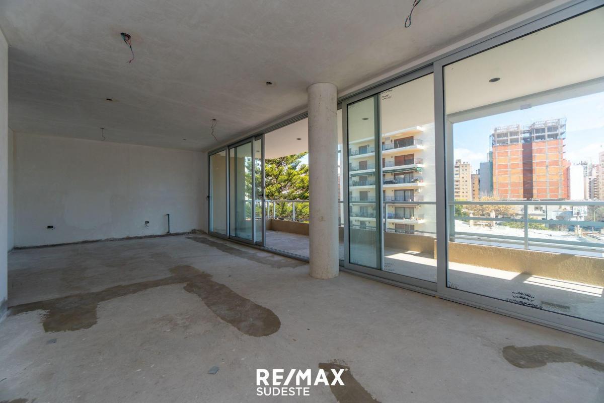 Venta Piso 4 Ambientes C/ 2 Cocheras Sobre Av Alem 3