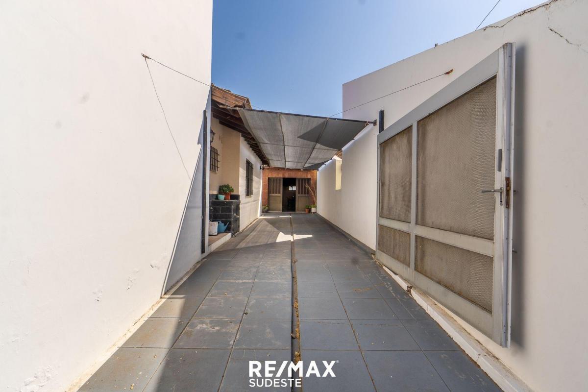 Venta - Casa 3 Dorm. - Quincho y Patio 4