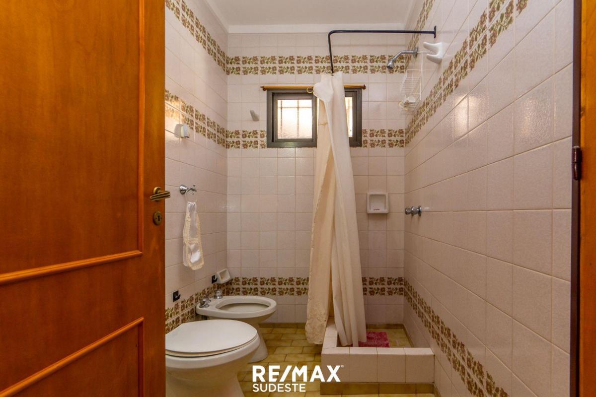 Venta - Casa 3 Dorm. - Quincho y Patio 5