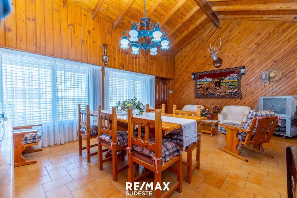 Venta - Casa 3 Dorm. - Quincho y Patio 2
