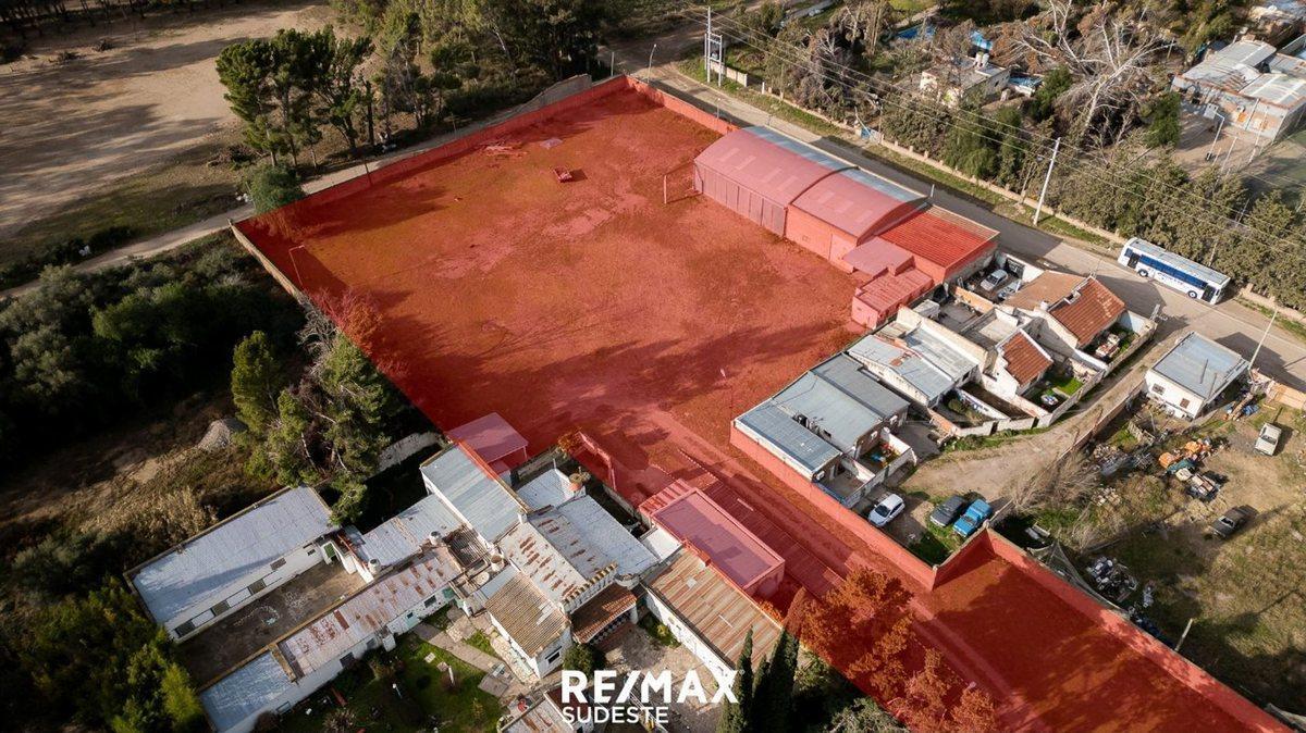 Venta de Gran Lote con 3 Galpones y Oficinas 1
