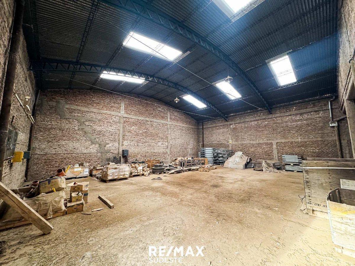 Venta de Gran Lote con 3 Galpones y Oficinas 2
