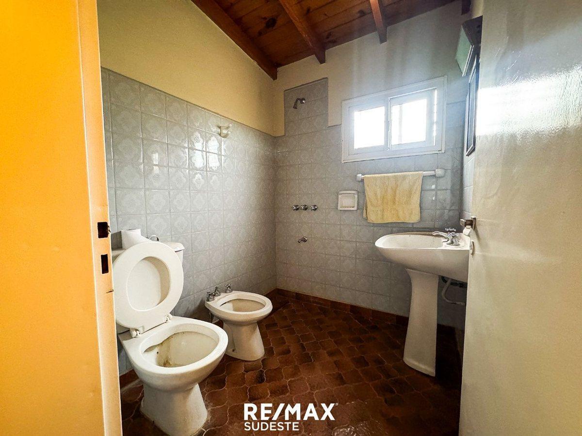 Venta de Gran Lote con 3 Galpones y Oficinas 1