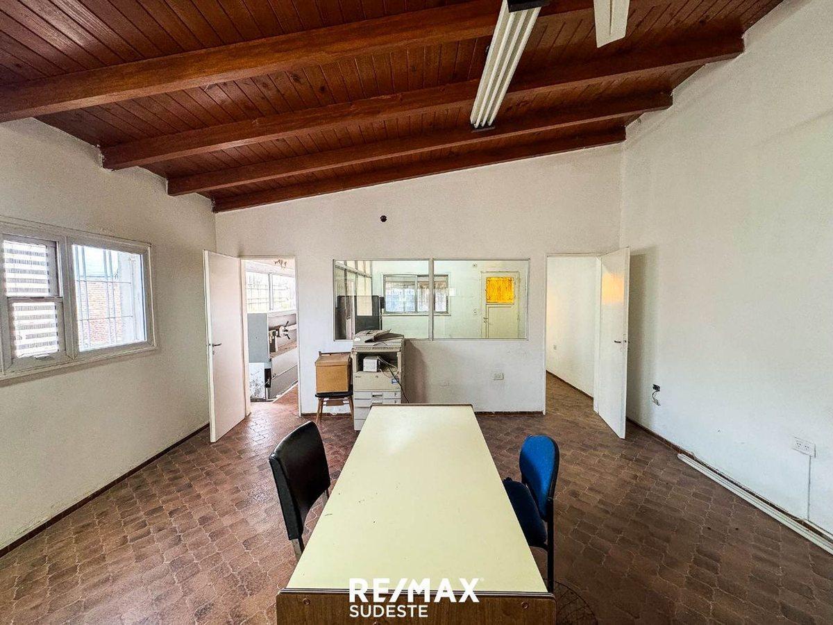 Venta de Gran Lote con 3 Galpones y Oficinas 3