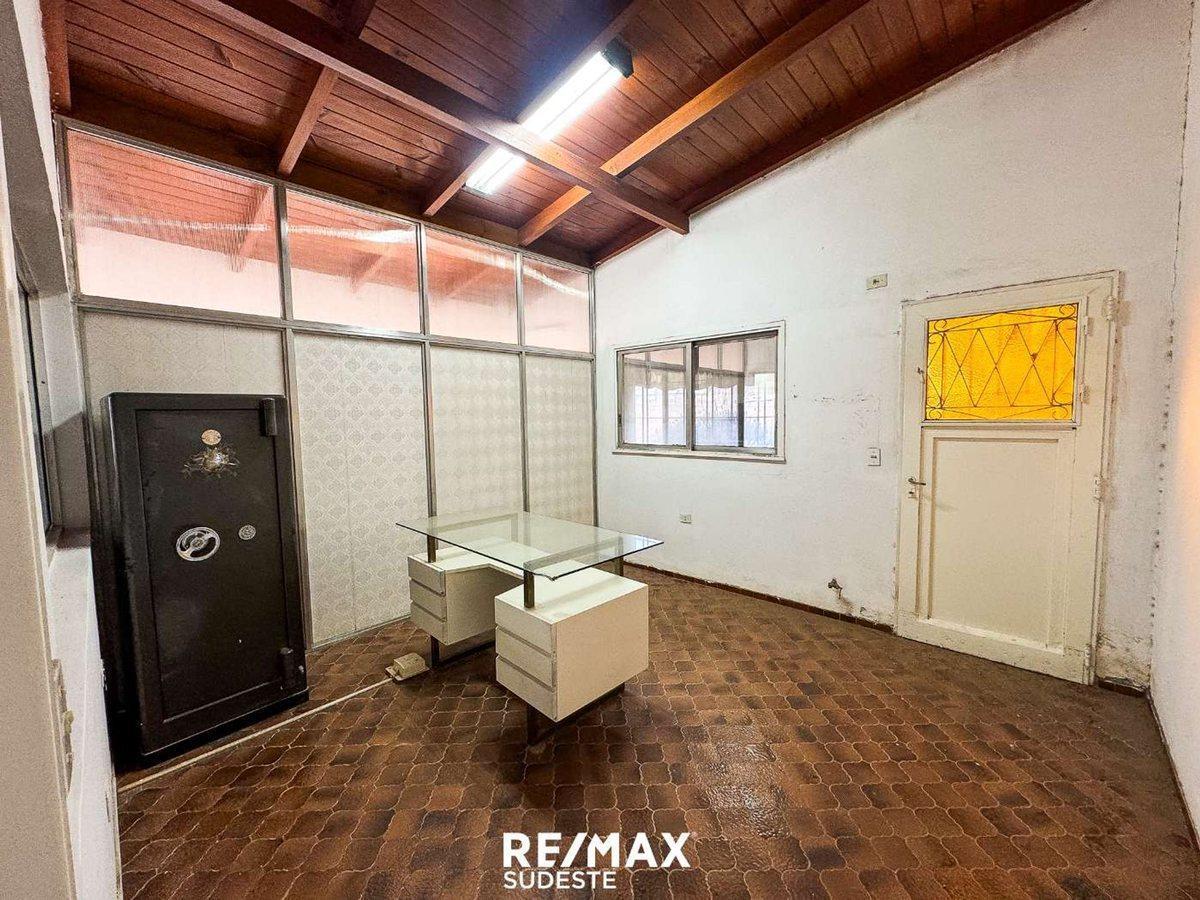 Venta de Gran Lote con 3 Galpones y Oficinas 3