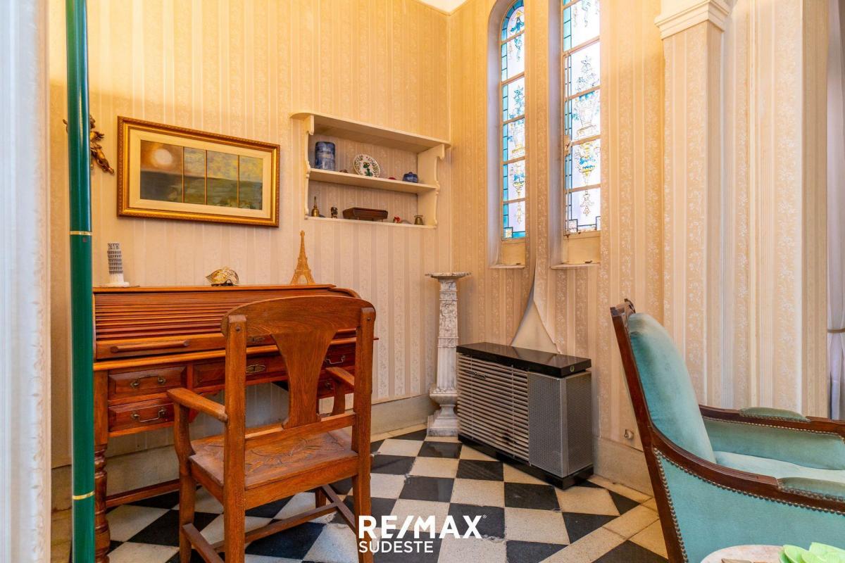 Venta Casa Señorial en Av Colón Al 300 2