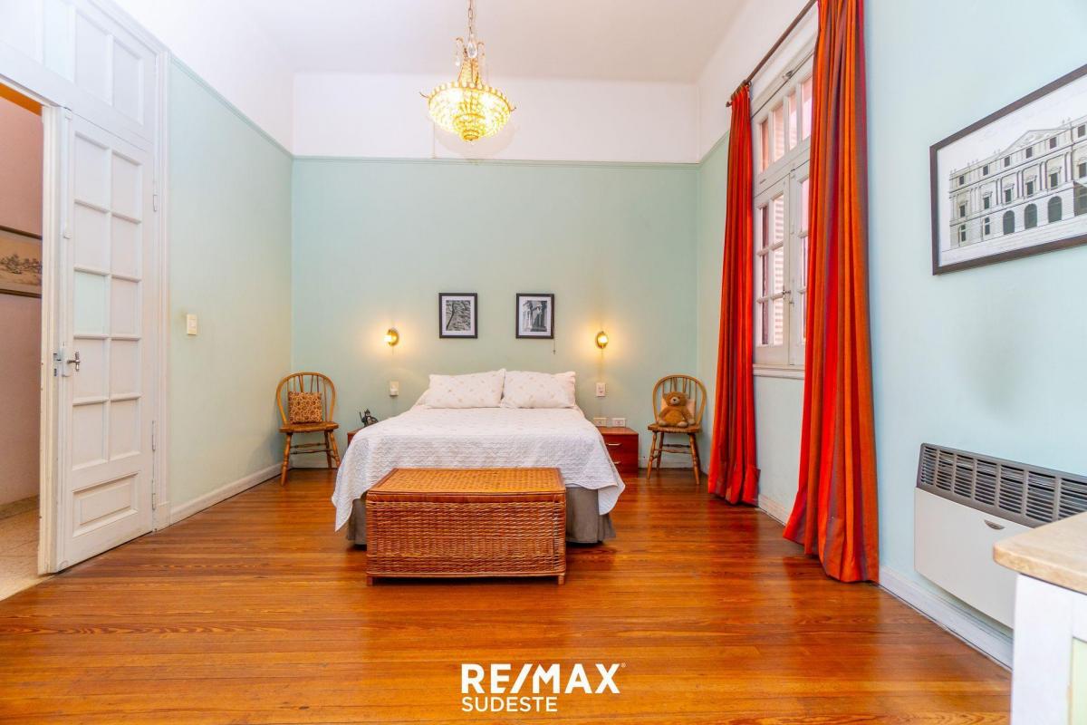 Venta Casa Señorial en Av Colón Al 300 5
