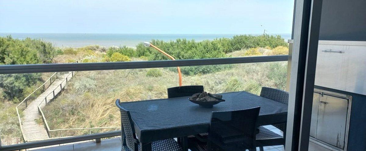 Venta de Dpto de 3 Dorm en Monte Hermoso del Este 2
