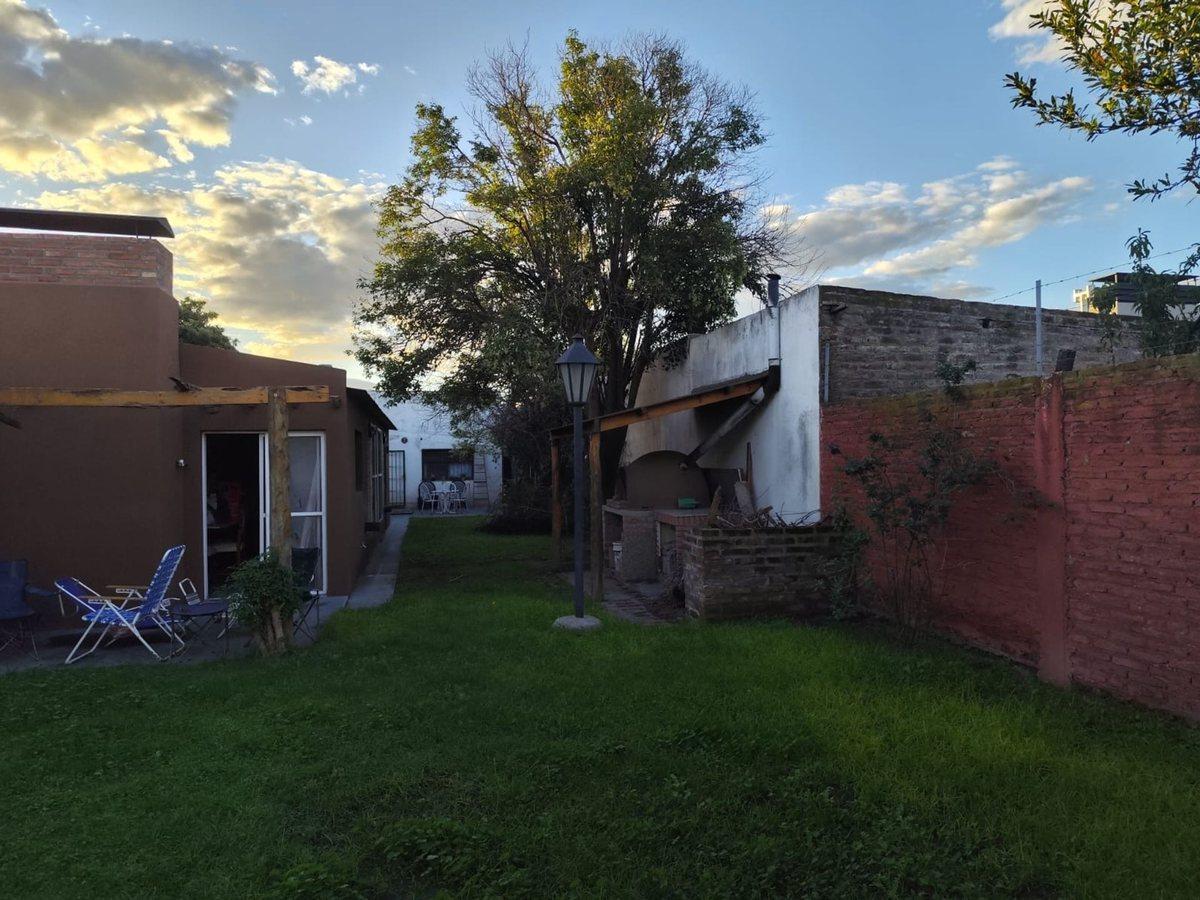 Casa con Pileta 4