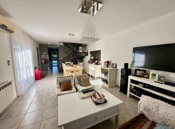 CASA EN VENTA EN BARRIO PALOS VERDES 4