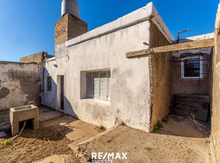 VENTA DE CASA + LOCAL EN V. ROSARIO EN GRAN LOTE 5