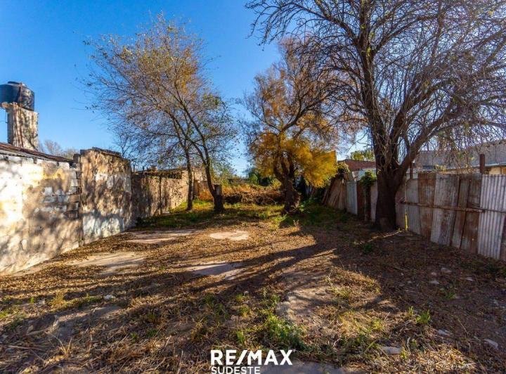 VENTA DE CASA + LOCAL EN V. ROSARIO EN GRAN LOTE 4