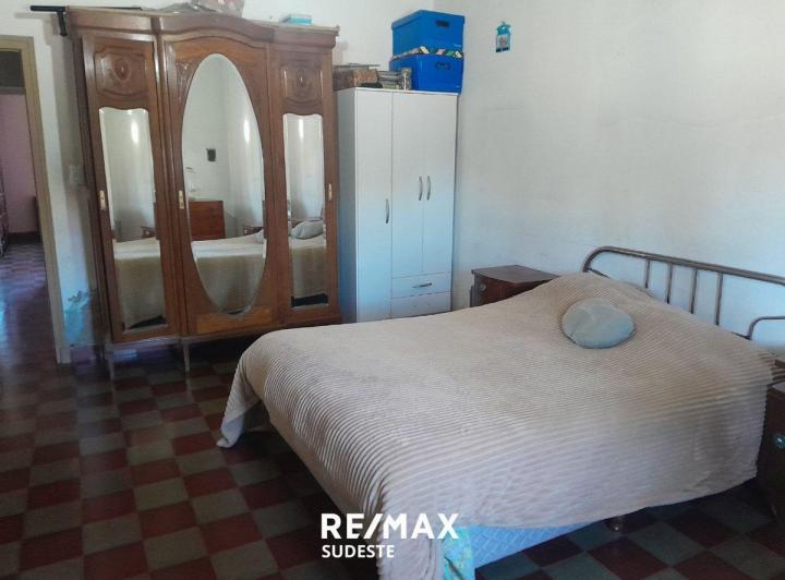 Casa con amplio lote en Tornquist 3