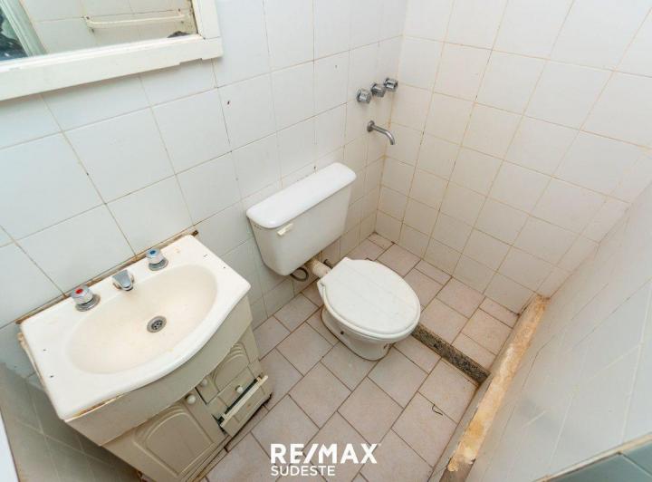 VENTA DE GRAN CASA + QUINCHO EN BARRIO LUJAN 5