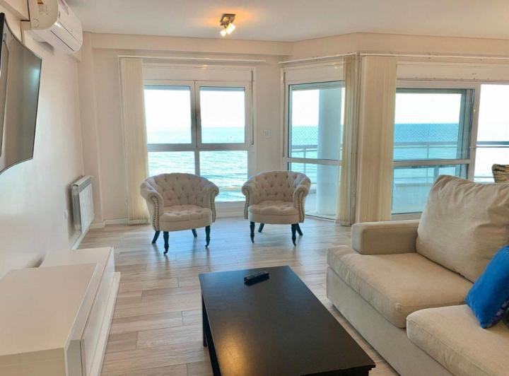 VENTA DE EXCLUSIVO PISO FRENTE AL MAR (M HERMOSO) 2