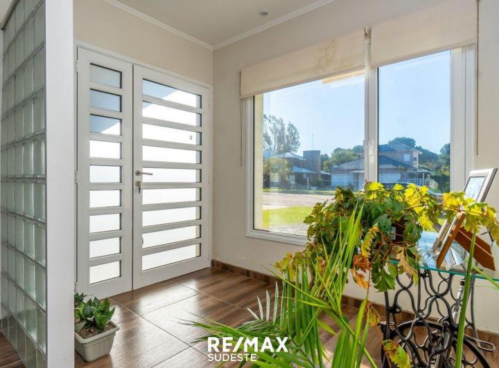VENTA ESPECTACULAR CASA EN MONTE DEL ESTE 4