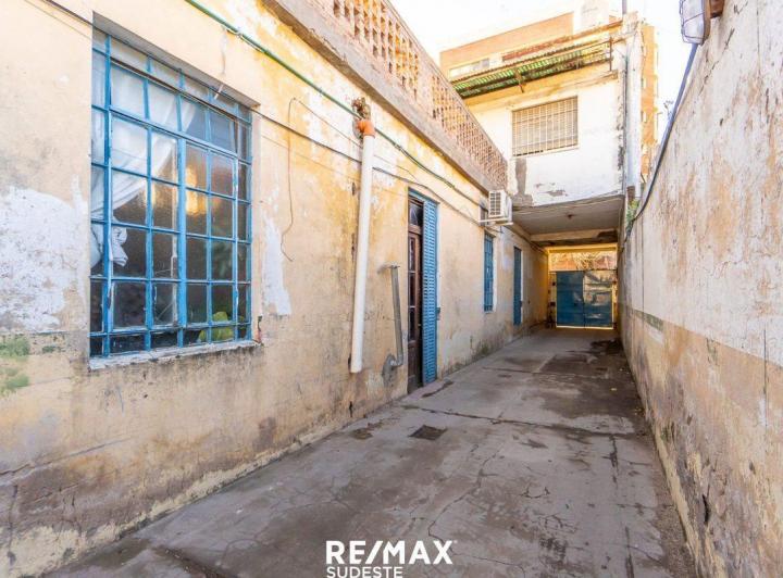 VENTA 2 CASAS + LOCAL + COCHERA EN MACROCENTRO 3
